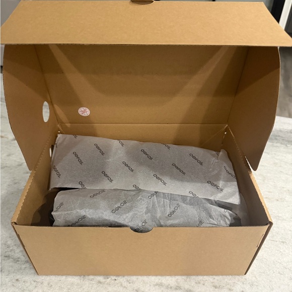 OOFOS Mens OOcoozie Mule Black Slippers with Green Insole - Picture 9 of 9